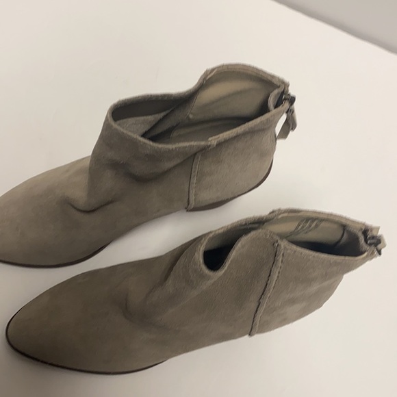 LIKE NEW BP Tan Suede Just Block Heel Bootie size 10 - Picture 3 of 9